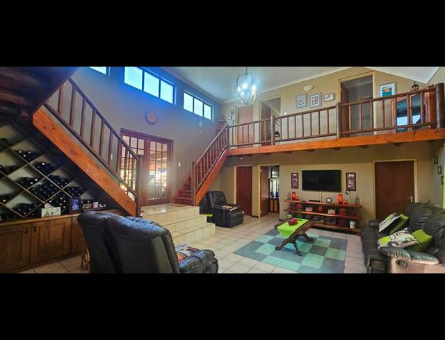 8 BEDROOM HOUSE FOR SALE IN LONG ACRES COUNTRY ESTATE